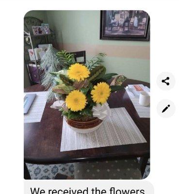 What was actually sent. Only 3 flowers! It isn't even nice enough to be a Small.