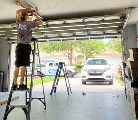 Prompt, affordable, friendly, professional garage door repair and service. We look forward to assisting you with your garage door needs!