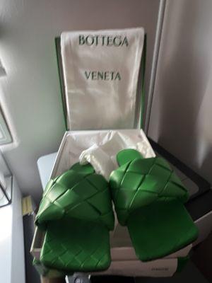 Stretching my Bottega Venta's