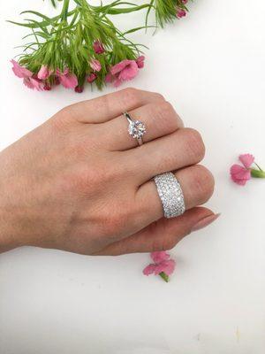 Sparkle with new diamond rings. Add your signature style to these solitaire diamonds.