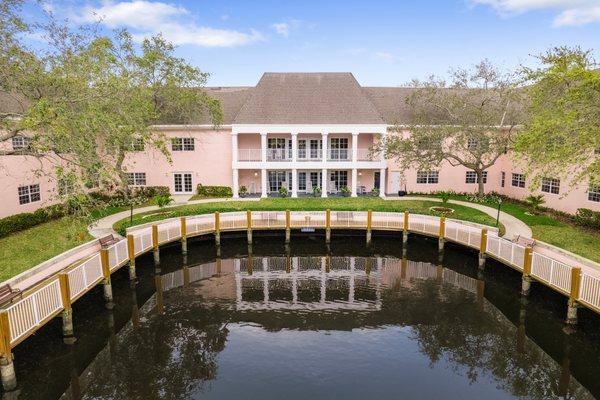 Williamsburg Landing | Assisted Living | Wilton Manors, FL | Back exterior and waterfront