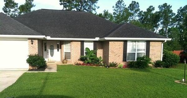 Lovely home conveniently located near Hwy 49, schools and local businesses. It has many captivating features: granite counter...