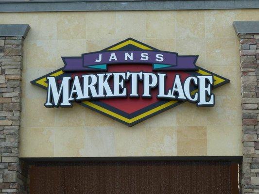 At the Janss in Thousand Oaks, at the corner of Moorpark and Hillcrest. Near the 101 freeway.