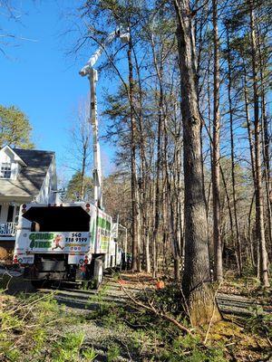 Bucket truck with 65 foot reach