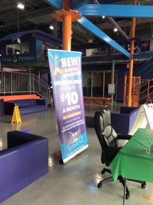 The banner stating "no commitment" for membership