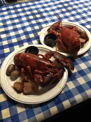 Advertised "Fresh Cold Water Lobsters flown in from Maine with all the fixins." Seriously this is 'ALL the fixins.' WASTE OF MONEY!