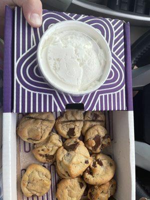 Insomnia Cookies