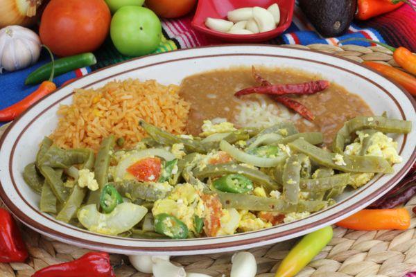 Huevos con Nopales
Cactus and Egg plate