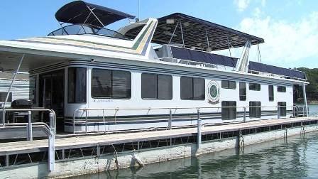 Renal houseboats! 6 bedrooms!