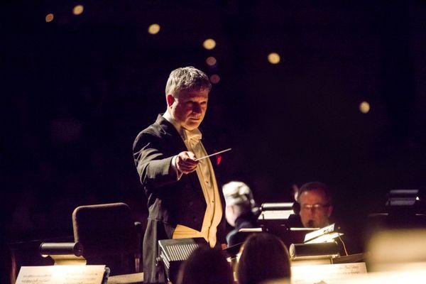 Maestro Joseph Giunta conducts the Des Moines Symphony.