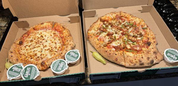 This is supposed to be a medium and large pizza, however, they both look like small pizzas and are terribly made.