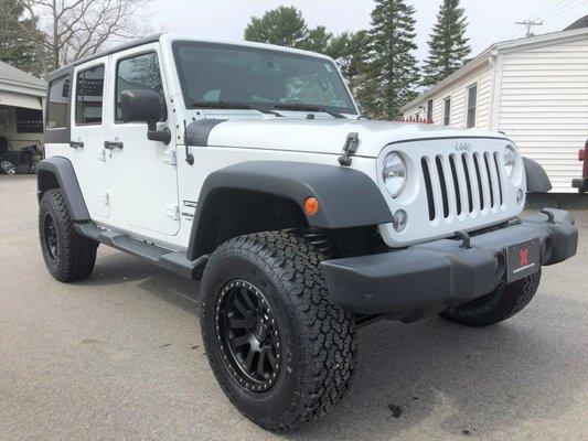 3.5" lift kit with 35" tire package.