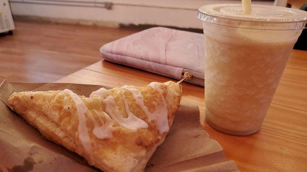 Pineapple turnover & Detox Smoothie