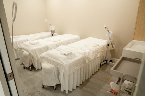 Facial Room