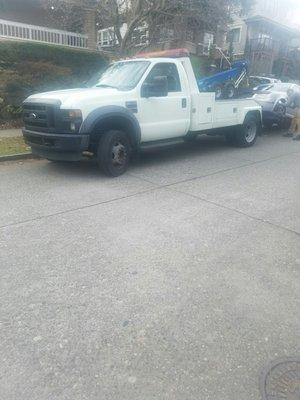 No markings our amt y dot numbers on the truck not even a front plate, sketchy?