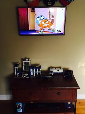 32" mounted in kids bedroom