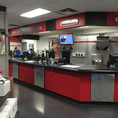 Fyda Freightliner Cincinnati, Inc. employees are ready to help you at our parts counter.