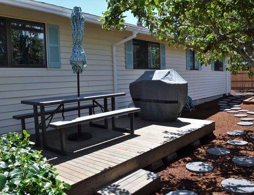 Entertaining dream! With outdoor sitting, bbq, fire pit, and hot tub!