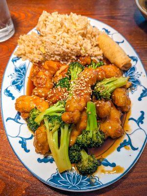 Sesame Chicken, Broccoli, Rice, Veggie Roll