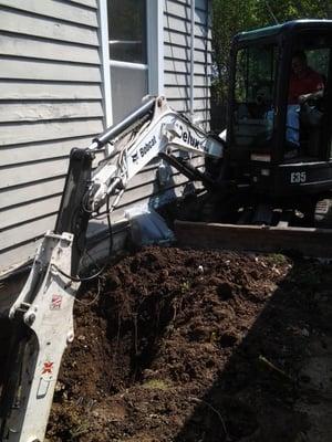 Excavation of a leaky basement in tight area