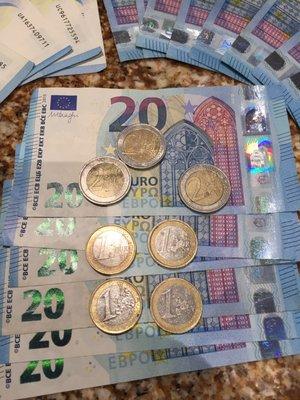 € currency and coins