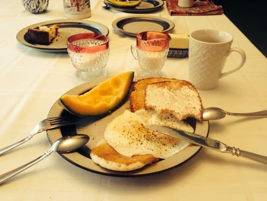 Home made breakfast for a cozy stay. Everything is wonderful!