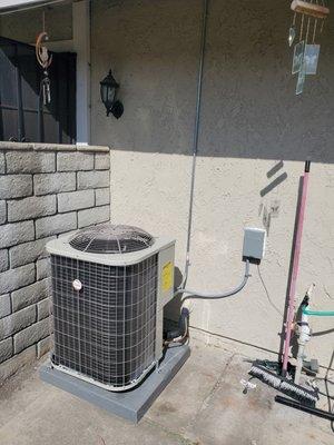 Here's a little 2 ton heat pump condenser installed in Covina, CA.