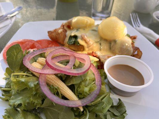 Eggs Benedict with spinach