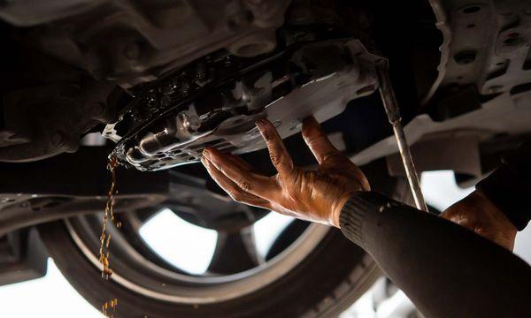 Your complete oil change and lube center, including transmission, brake, and coolant system fluid services.