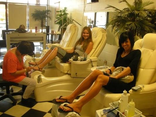 Shelly & Martine gets Pedicures at Hanna Nails