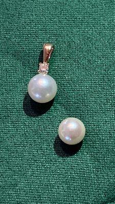 Lovely white pearl set into a gold pendant with diamond and a loose soft pink pearl