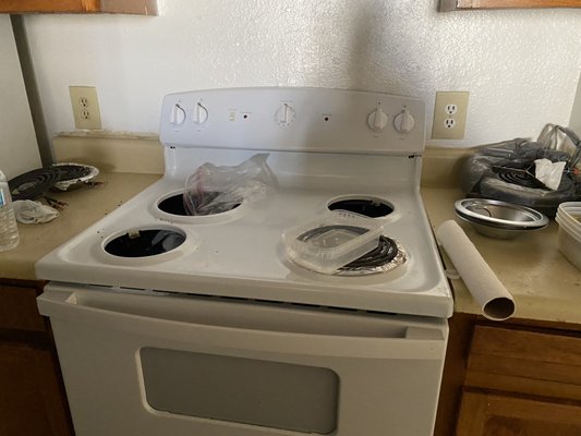 Before picture of a stove on a move out clean