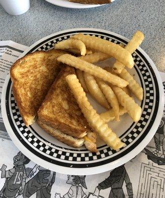 Kids grilled cheese & crinkle fries