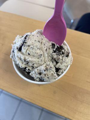 1 scoop of Oreo Cookies n Cream