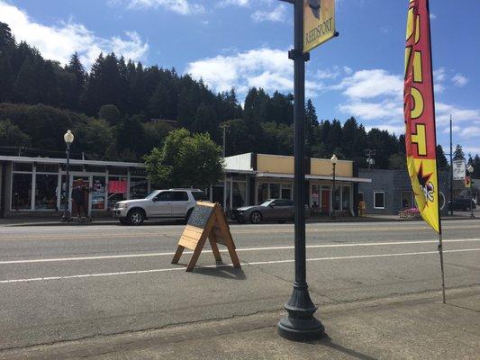 Store front Mirror Mirror beauty salon in Reedsport