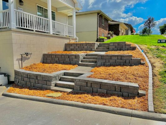 Retaining Walls/Mulch/Steps/Walkway