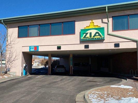 Los Alamos branch of Zia Credit Union - drive thru