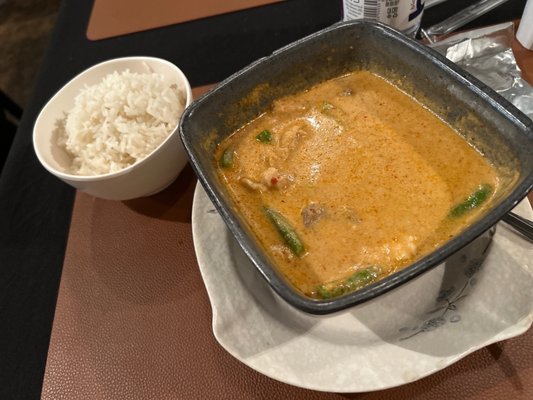 Golden Triangle curry w pork