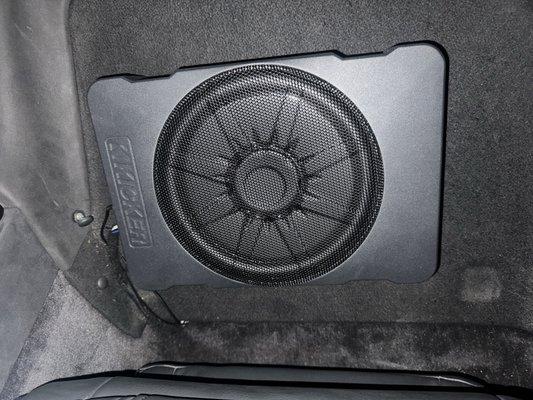 Kicker powered sub 10" woofer