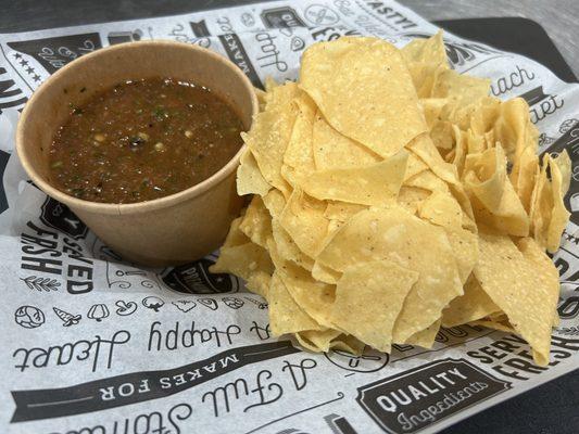 El Paso Style Homemade Hot Sauce loaded with Cilantro and Chips!! The best