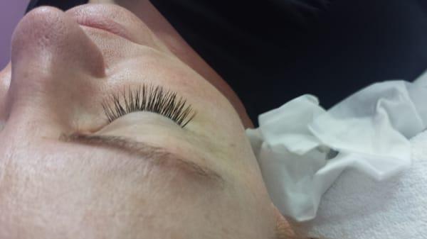 Eyelash extionsion ( Natural look )