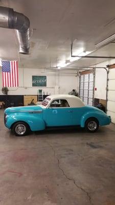 Working on replacing all the glass on this beautiful 1939 Buick, Man she's gorgeous with some mean and sex lines.