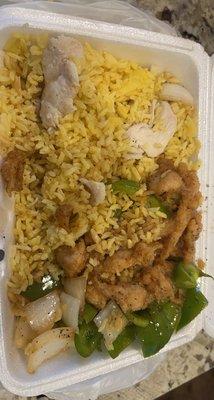 Look like they put canned chicken in the rice ...but this the Black Pepper Chicken/chicken fried rice lol!! Smh