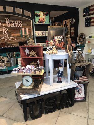 This is the front room where you can enjoy the wonderful country prim decor and enjoy these wonderful candles from Habersham