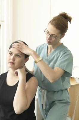 San Francisco chiropractor evaluating a patient