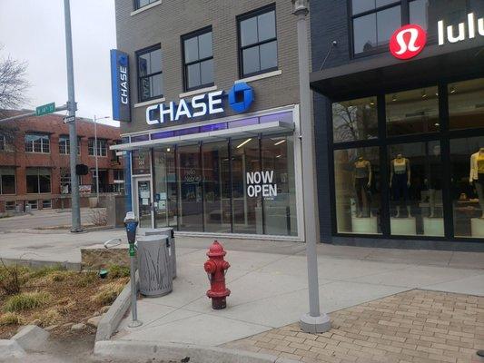 Chase bank exterior