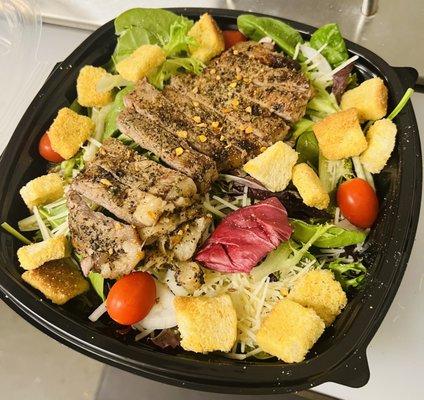 Spicy Peppercorn Steak Salad