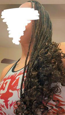 Small knotless with curly ends