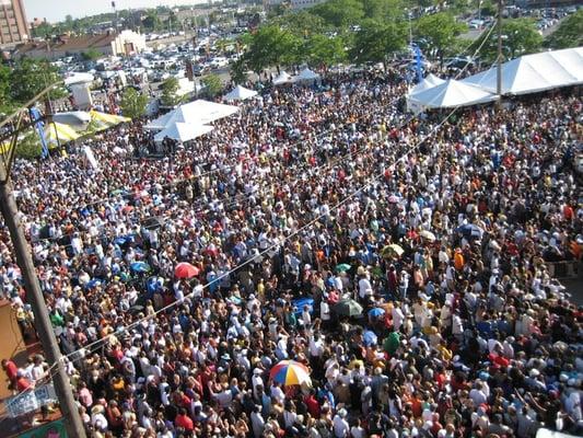 the crowds trying to see george clinton and the p-funks