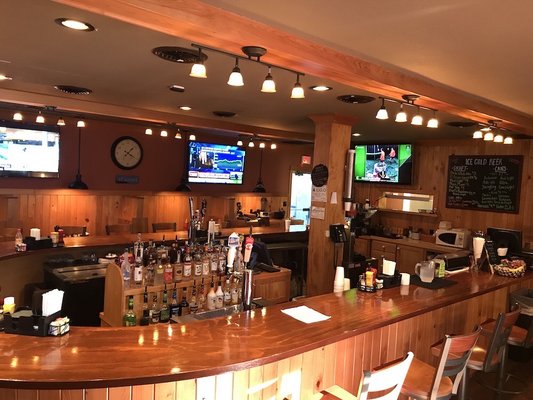 Tucker's Sports Bar & Grille